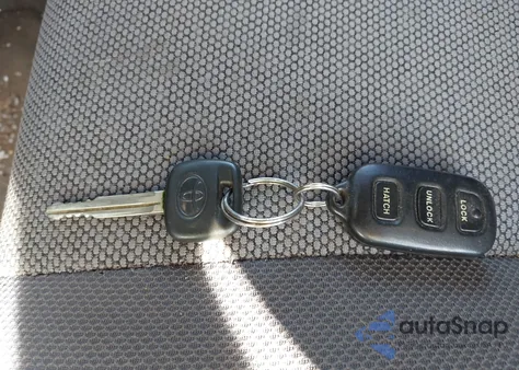 2004 Toyota Matrix Xr from USA, damaged, VIN 2T1KR32E54C242917